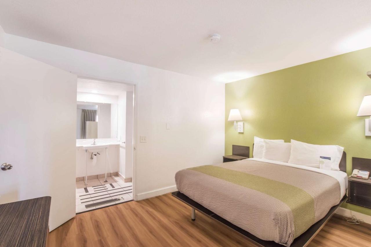 Motel 6 เฮเมท ภายนอก รูปภาพ