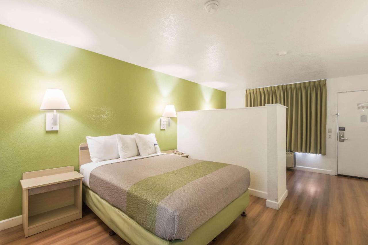 Motel 6 เฮเมท ภายนอก รูปภาพ
