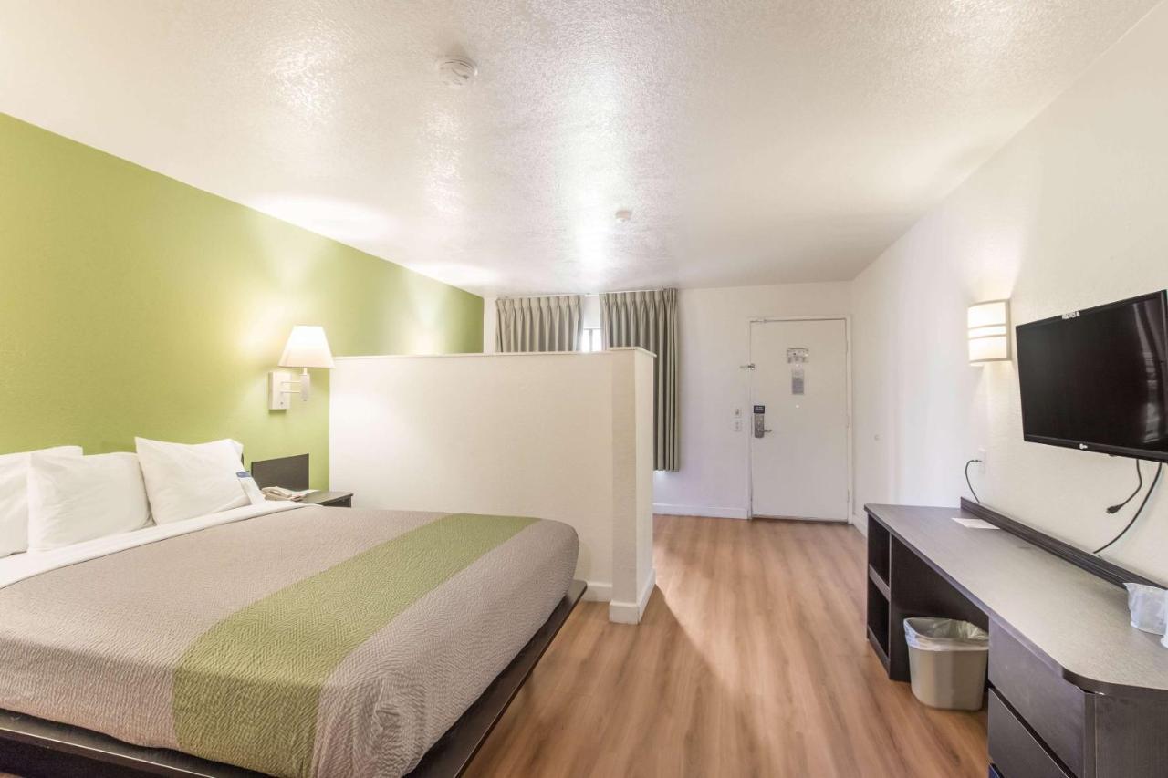 Motel 6 เฮเมท ภายนอก รูปภาพ