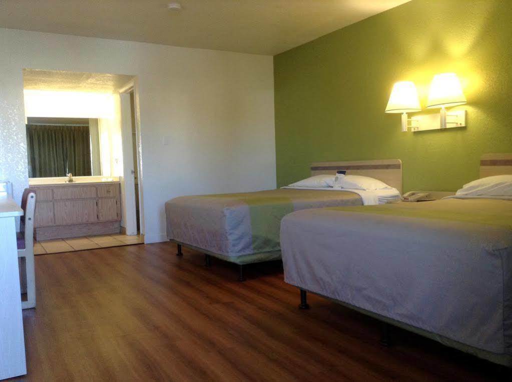 Motel 6 เฮเมท ภายนอก รูปภาพ